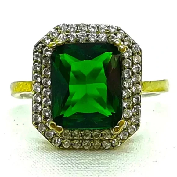 New Stunning Genuine Diamonds Emerald Ring Size: 9!